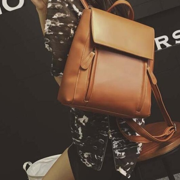 ✨Last one CLEARANCE✨ Vegan Backpack, CARAMEL - Picture 3 of 8